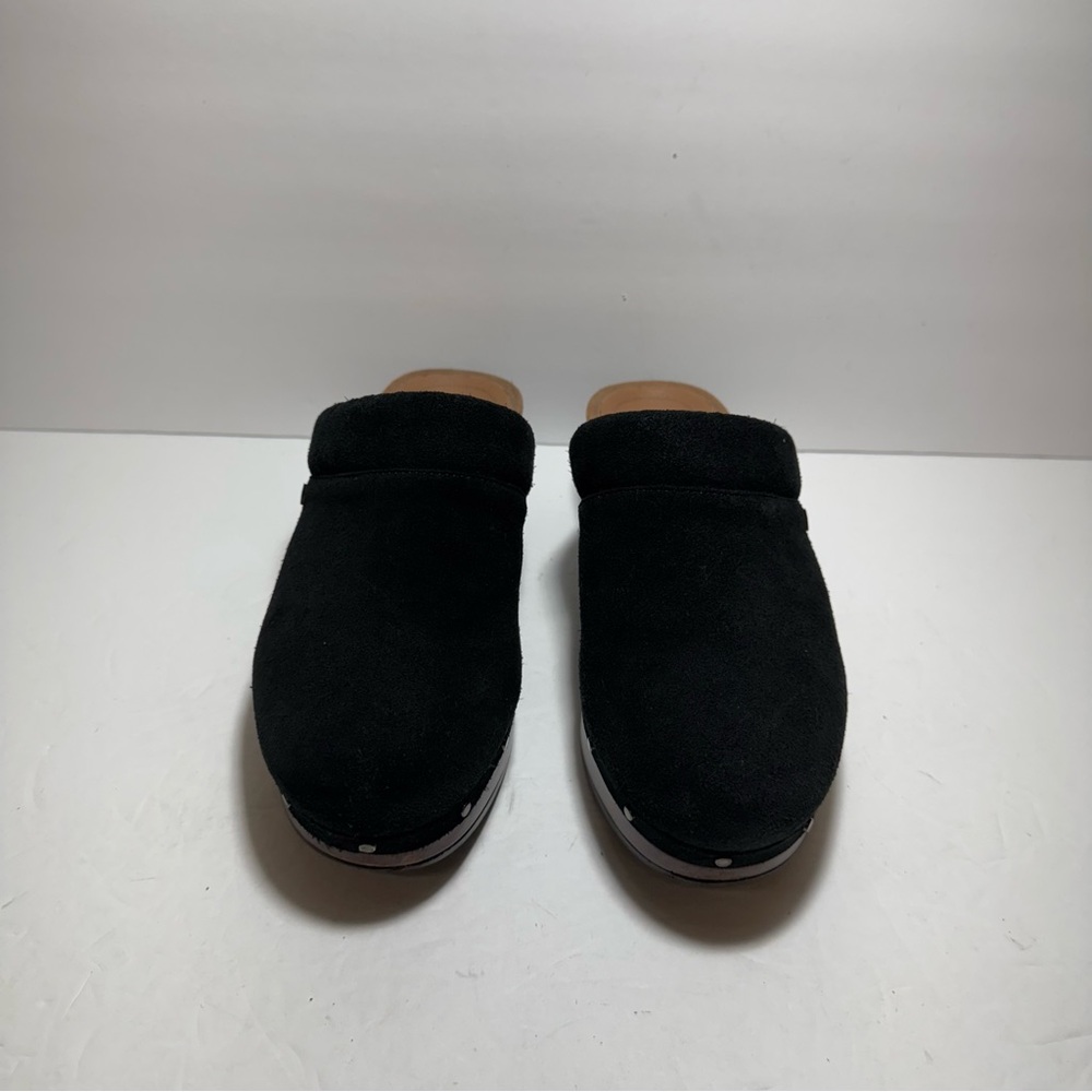 Vionic Kacie Black Suede Stud
Detailed Women's Size 7 Clogs
Slip-On Mules - Picture 3 of 16